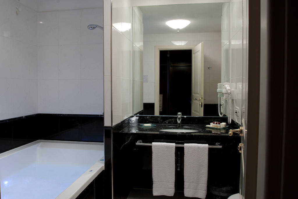 Hotel Maxim Anzola dell'Emilia Oda fotoğraf